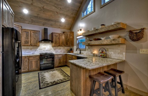 Blairsville Cabin | Holly Berry Hill - Walk to Lake Nottely, Unwind in the Hot Tub & Enjoy S'mores Under the Stars