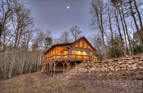 Blairsville House | Holly Berry Hill - Walk to Lake Nottely, Unwind in the Hot Tub & Enjoy S’mores Under the Stars