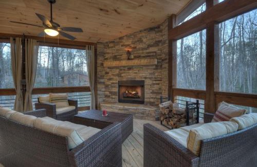 Blairsville House | Holly Berry Hill - Walk to Lake Nottely, Unwind in the Hot Tub & Enjoy S’mores Under the Stars