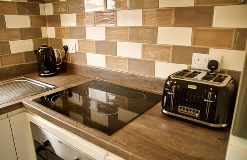 Burgh le Marsh Cottage | Holly Cottage - The Chestnuts Holiday Cottages