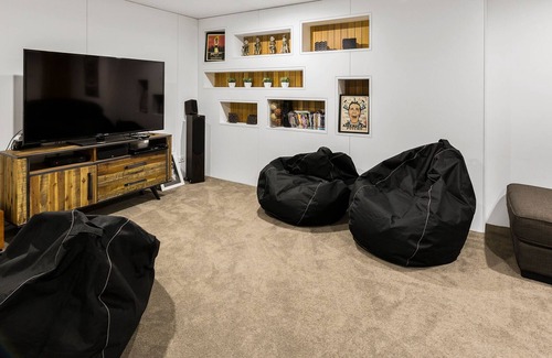 Kelvin Heights House | Holly Court Haven