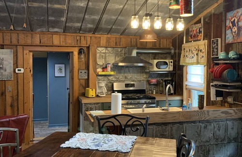 White Plains Other | Holly Hill Farm House, Only 6 Miles from Downtown Mount Airy, NC, Sleeps 4