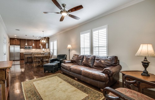 McKinney House | Holly House - 3 short blocks from Downtown McKinney TX