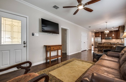 McKinney House | Holly House - 3 short blocks from Downtown McKinney TX