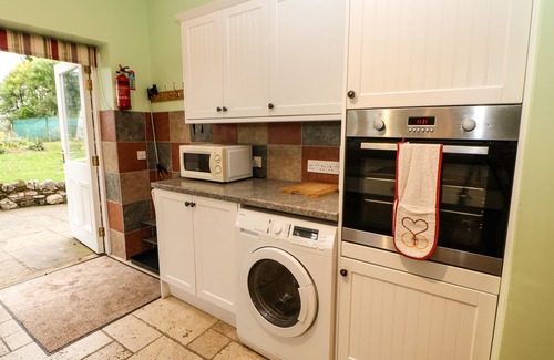 Appleby-in-Westmorland Cottage | HOLLY LODGE, pet friendly, with open fire in Appleby-In-Westmorland
