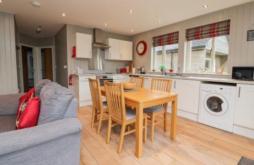 Preston House | Holly Lodge