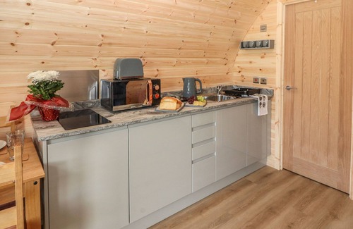 Newland Near Ulverston Cottage | HOLLY, pet friendly, with hot tub in Ulverston