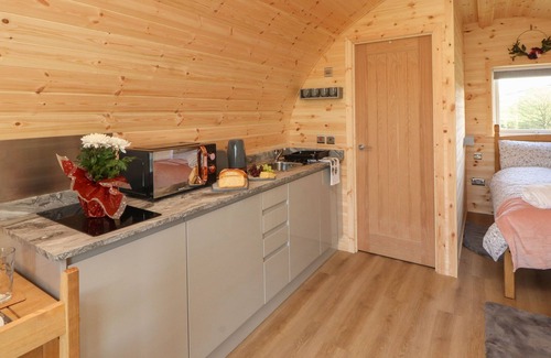 Newland Near Ulverston Cottage | HOLLY, pet friendly, with hot tub in Ulverston
