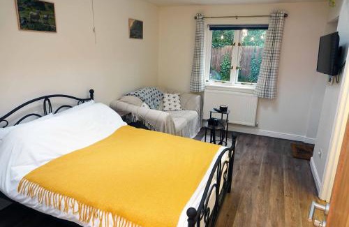 Milton Keynes House | Holly Tree Hideaway