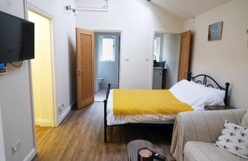 Milton Keynes House | Holly Tree Hideaway