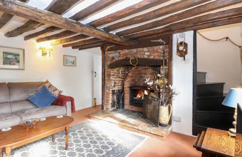 Briston House | Hollyhedge Cottage