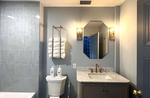 Downtown Louisville Apartment | Hollyhock Suite 506: 1 bed + 1 loft bed/1 bath