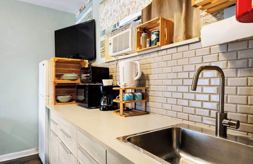 Downtown Hollywood Apartment | Hollywood 1BR Near Beach & Dining