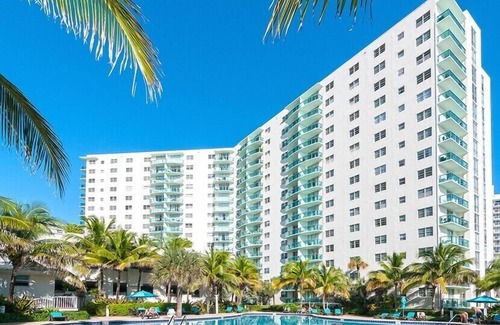 Hollywood South Central Beach Apartment | Hollywood Beach, 2 bedrooms 2 bathrooms, on the beach