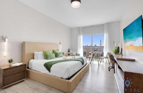 Hollywood House | Hollywood Bliss - Near Beach Studio - Rooftop Pool