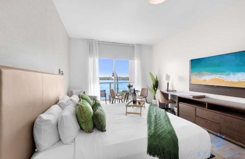 Hollywood House | Hollywood Bliss - Near Beach Studio - Rooftop Pool