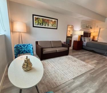 Pico-Union Apartment | Hollywood Boutique Residences with Free Parking