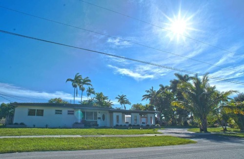 Park East House | Hollywood Cove cozy home near beach, Hardrock hoten