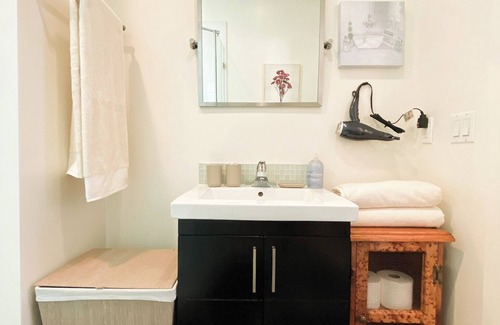 Hollywood Apartment | [Hollywood Haven] - Chic Studio w/Full Kitchen, Fast Wifi, Central Location!