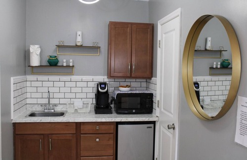 Columbia Apartment | Hollywood Hill Suite