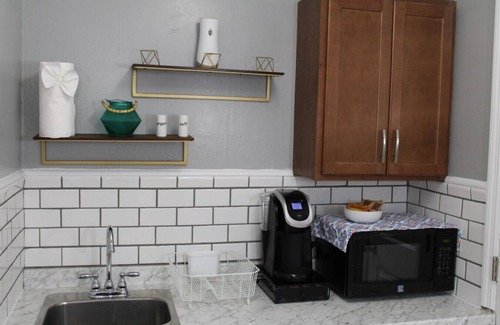 Columbia Apartment | Hollywood Hill Suite