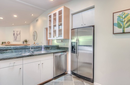 Hollywood Hills West House | Hollywood Hills Retreat ★ Big Backyard in Peaceful Setting ★ 2 Car Garage