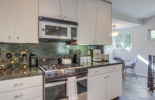 Hollywood Hills West House | Hollywood Hills Retreat ★ Big Backyard in Peaceful Setting ★ 2 Car Garage