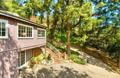 Hollywood Hills West House | Hollywood Hills Spa Retreat+Jacuzzi Style Tub+Steam+Views+1/2 Acre Garden+Deck