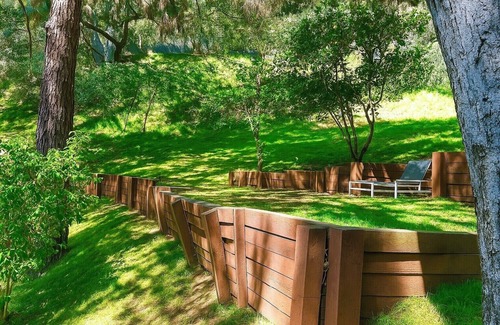 Hollywood Hills West House | Hollywood Hills Spa Retreat+Jacuzzi Style Tub+Steam+Views+1/2 Acre Garden+Deck
