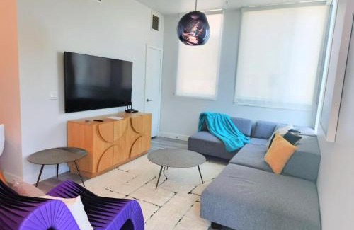 Sawtelle Apartment | Hollywood Homes Free parking close to all things LA