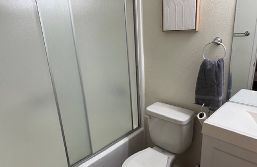 East Hollywood Apartment | Hollywood Idyllic - Silver Lake