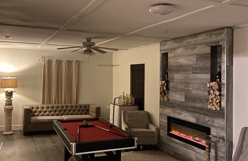 Wayne House | Hollywood Island