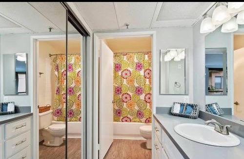 Hollywood Apartment | Hollywood Luxe 2BR Apartment with Rooftop Pool and Breathtaking Views