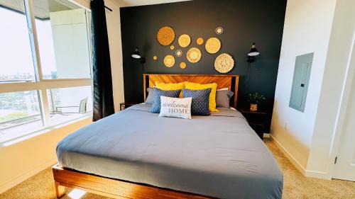 Hollywood Apartment | Hollywood Retreat One Bedroom - Walk to Walk of Fame Free Parking Pool & Gym