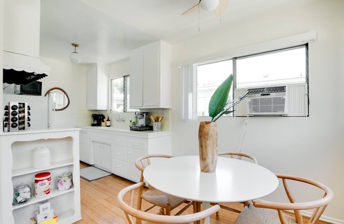 Beachwood Canyon Apartment | Hollywood Sign Selfie Perfection with Views and Parking Pet Friendly