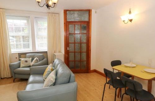 Wadsworth House | Holme Cottage