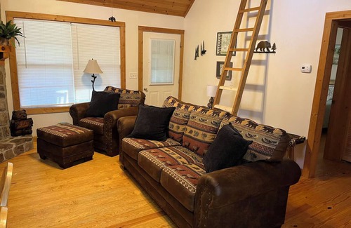 Blairsville Cabin | Holmes Cabin close to Helton Creek Falls