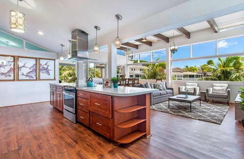 Portlock House | Holoholo Hale by Gather w/Marina Views, Jacuzzi, AC, & Nearby Beaches