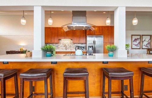 Portlock House | Holoholo Hale by Gather w/Marina Views, Jacuzzi, AC, & Nearby Beaches