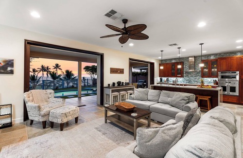 Keauhou House | Holua Moana Hale: Spectacular Oceanfront Home with Pool, Spa and Putting Green