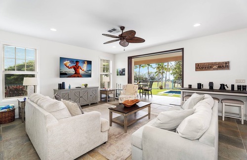 Keauhou House | Holua Moana Hale: Spectacular Oceanfront Home with Pool, Spa and Putting Green