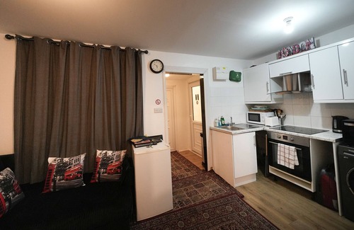 Walworth Apartment | HOLY APART 2 - ELEPHANT & CASTLE