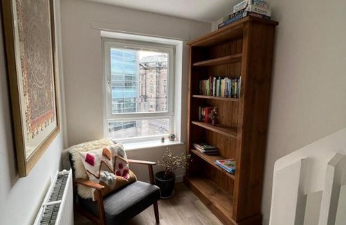 Gifford Apartment | Holyrood Duplex 3- Bedrooms Apartment