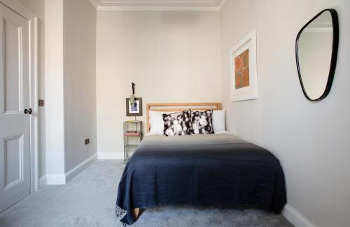 Gifford Apartment | Holyrood Park City Centre Apartment