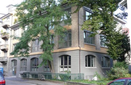 District 4 Bed & Breakfast | Holzlager Bed & Breakfast