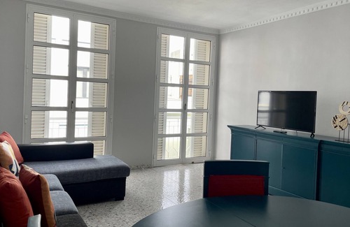 Vegueta Apartment | HomeForGuest 3 Bedroom Apartment in Triana