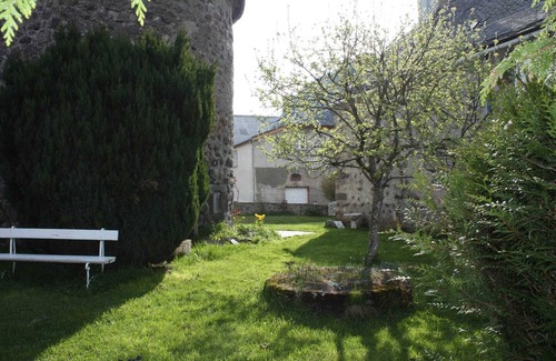 Saint-Martin-sous-Vigouroux Apartment | Homerez - Apt in Saint-Martin-Sous-Vigouroux