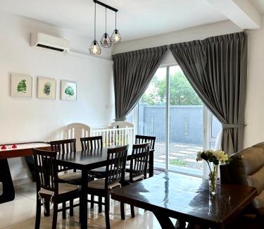 Bandar Penawar House | Hom Villa 5rm 12-22 pax Wifi Netflix BBQ SteamBoat Games Beach Water Park