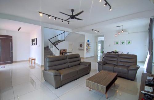 Bandar Penawar House | Hom Villa 5rm 12-22 pax Wifi Netflix BBQ SteamBoat Games Beach Water Park