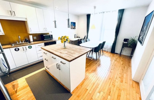 Viauville Apartment | Homa 2 | A haven of light | WiFi | Workdesk | AC